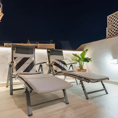 Apartment Penthouse With Private Rooftop - Center By Rems *